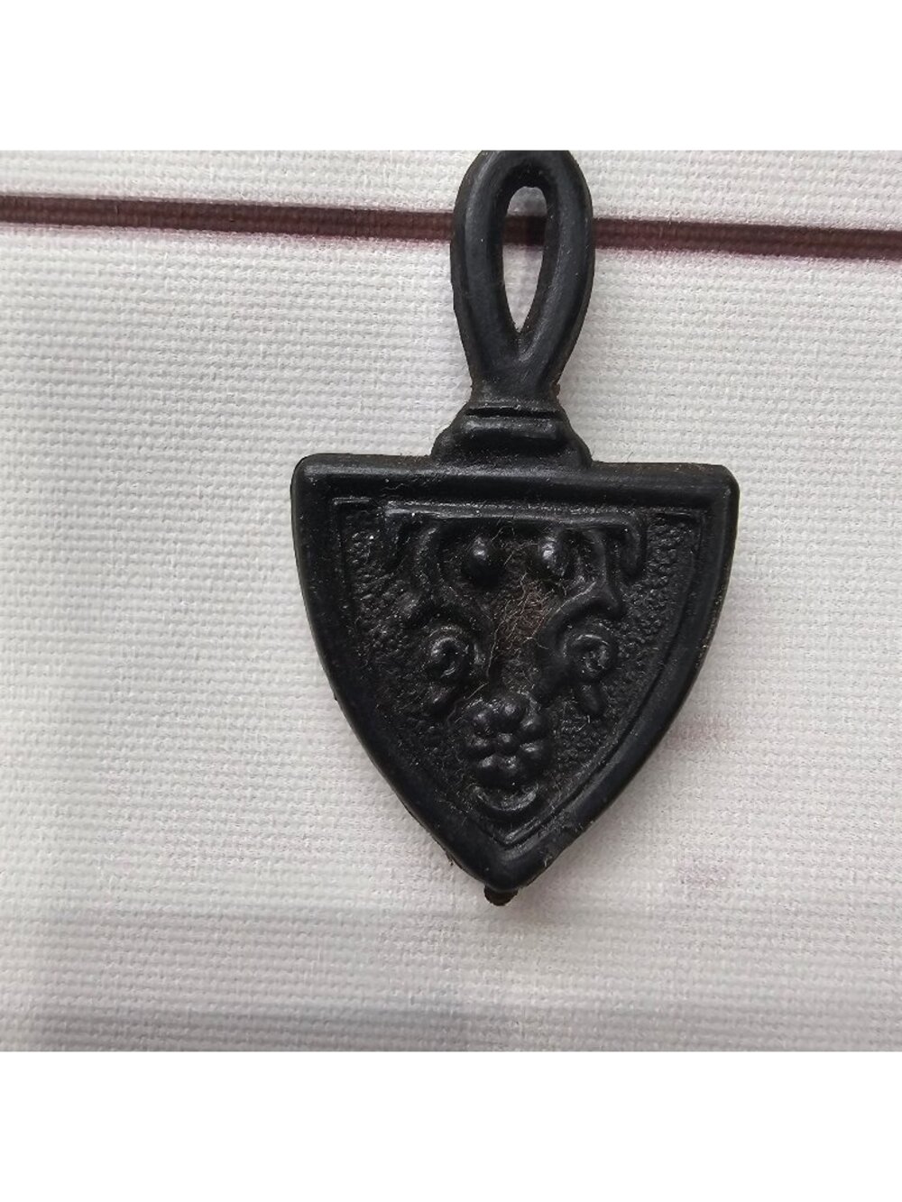 Antique-Inspired Decorative Black Shield Magnet With Intricate Floral Design For